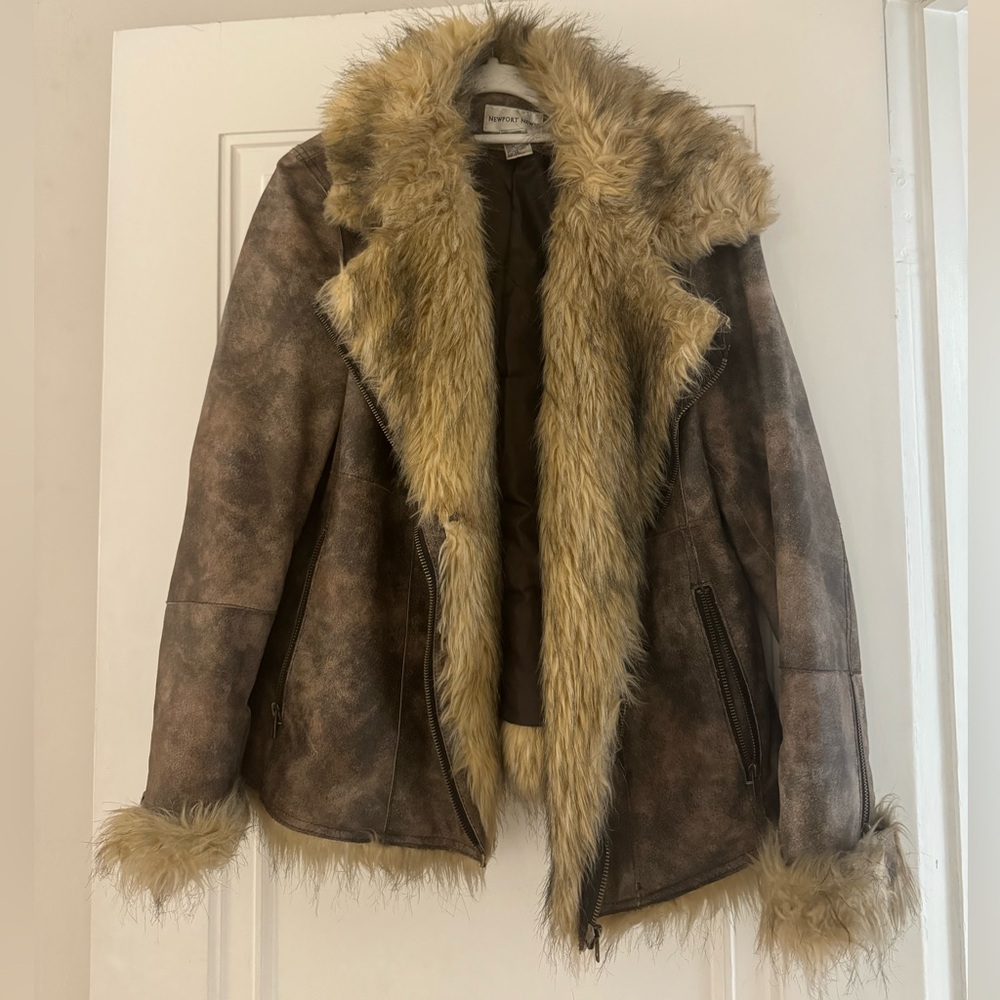 vintage zip up leather coat jacket with fur collar and cuffs